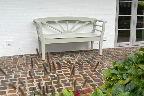 Gartenbank mit Sonnenmotiv 160 cm Gartenbank mit Sonnenmotiv 160 cm